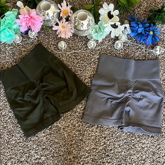 Green and Gray High-Waisted Shorts Set - Picture 10 of 10